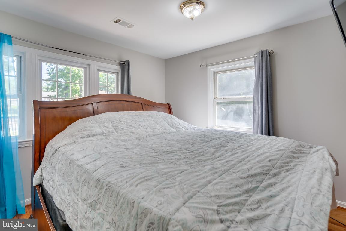 YORKSHIRE VILLAGE - Residential