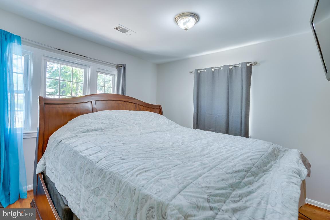 YORKSHIRE VILLAGE - Residential