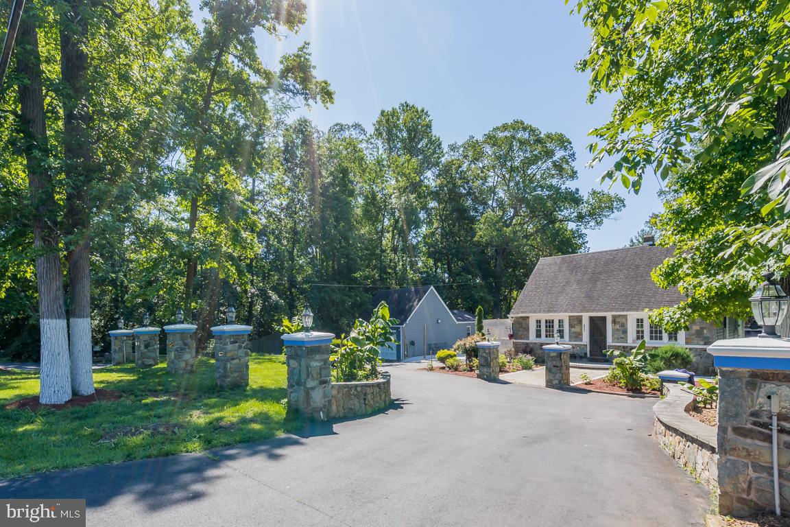 YORKSHIRE VILLAGE - Residential