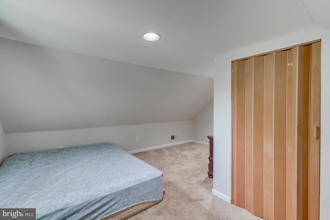 YORKSHIRE VILLAGE - Residential