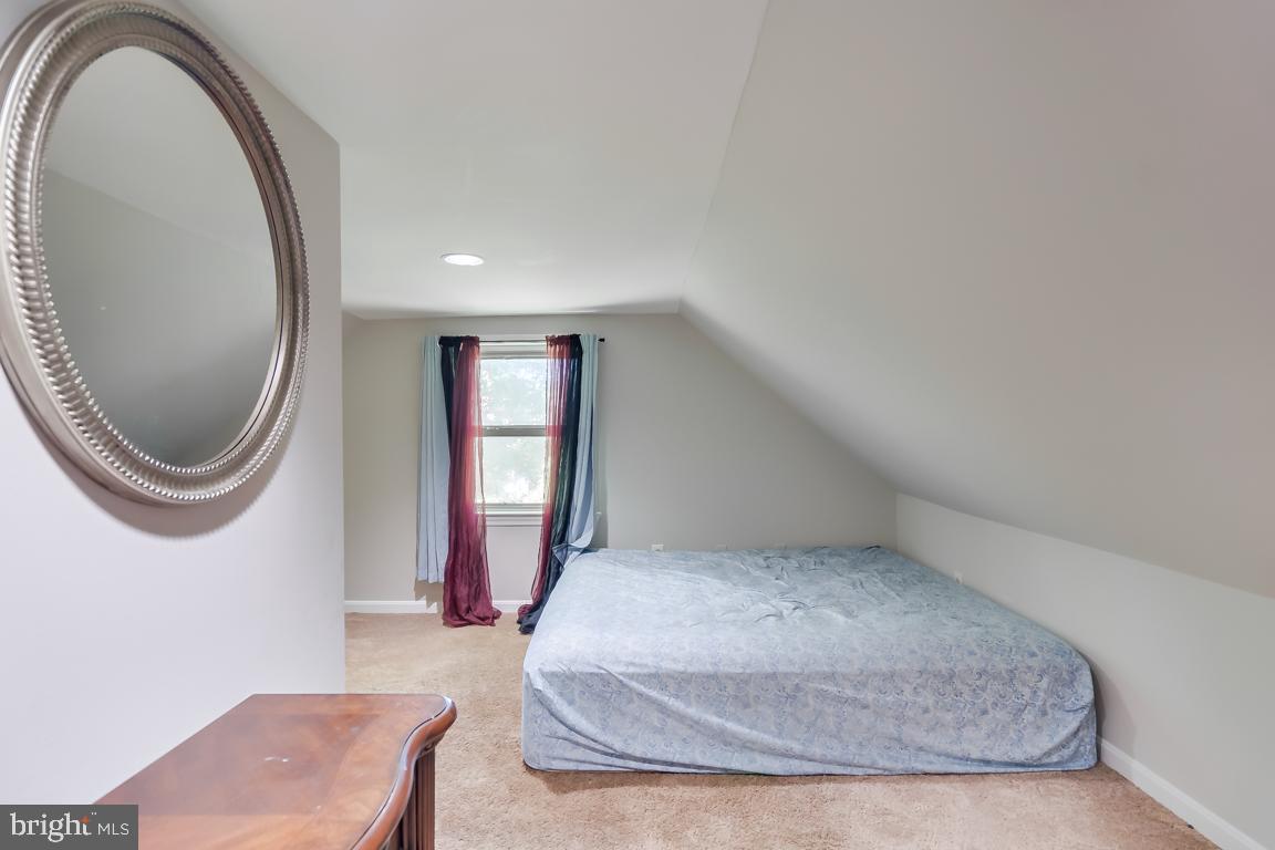 YORKSHIRE VILLAGE - Residential