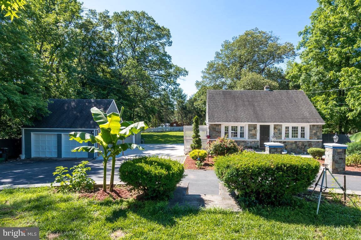 YORKSHIRE VILLAGE - Residential