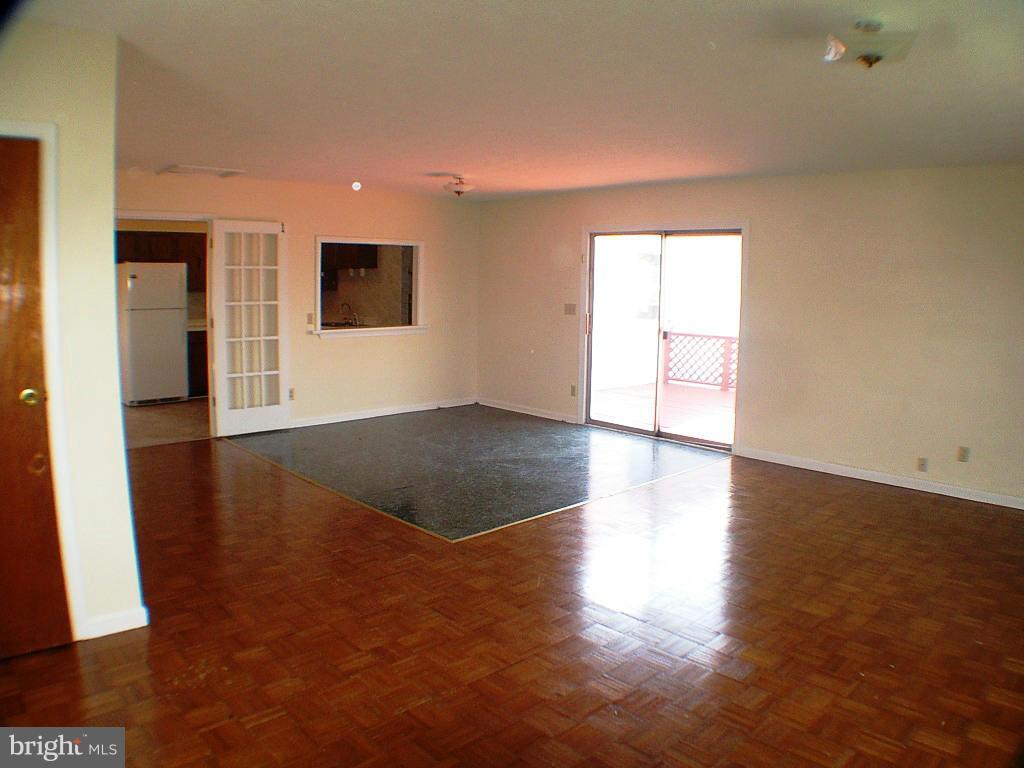 LOCUST & GROVE - Residential