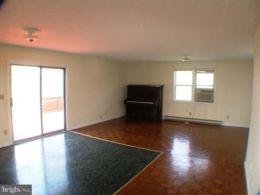 LOCUST & GROVE - Residential