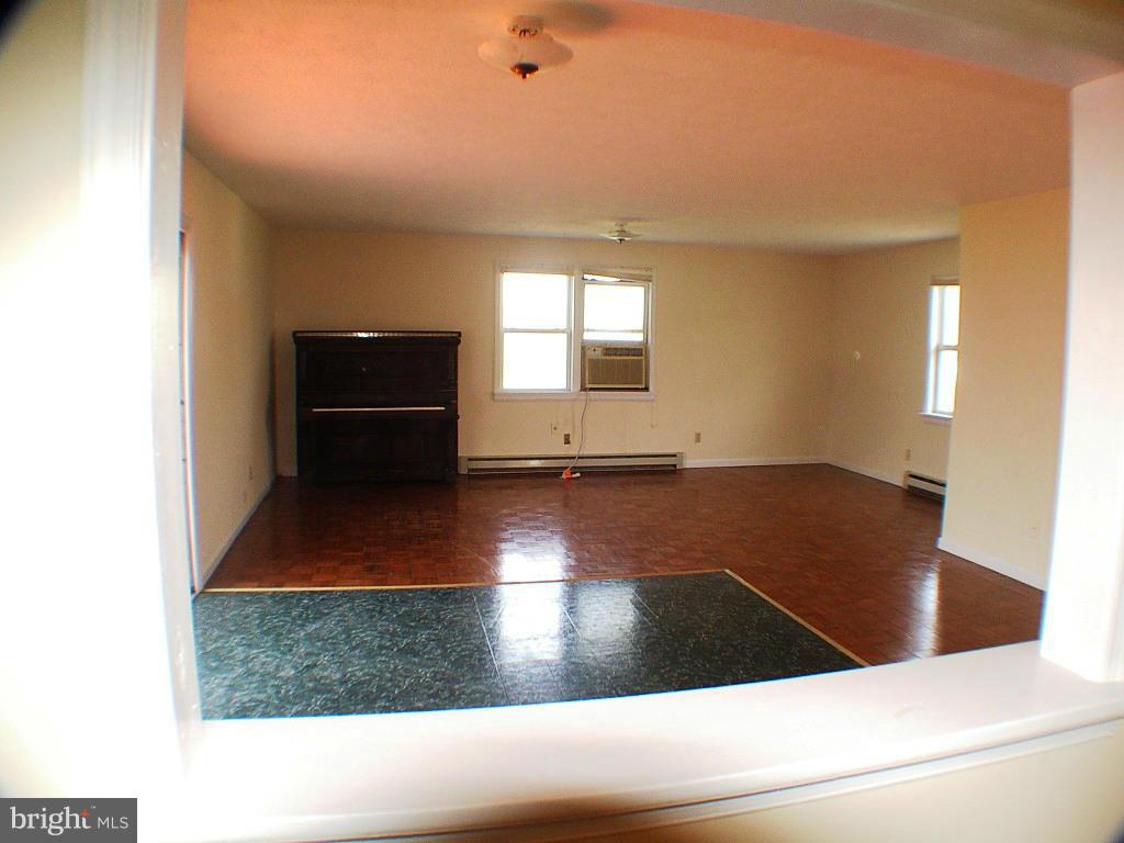 LOCUST & GROVE - Residential