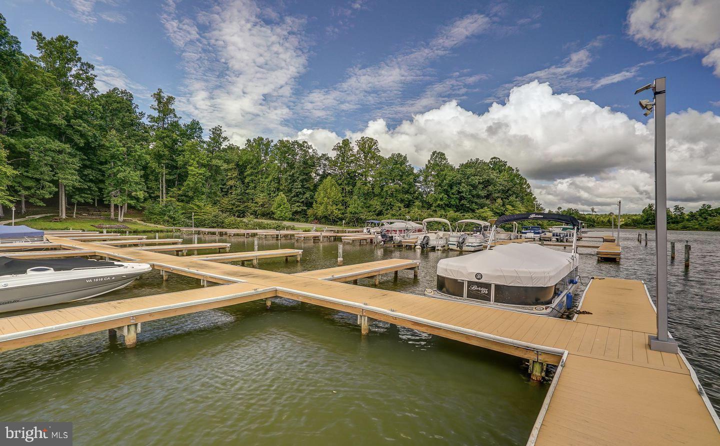 FRESHWATER ESTATES - Land