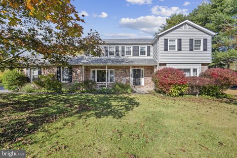 4 PHEASANT WOOD COURT PARKTON MD 21120