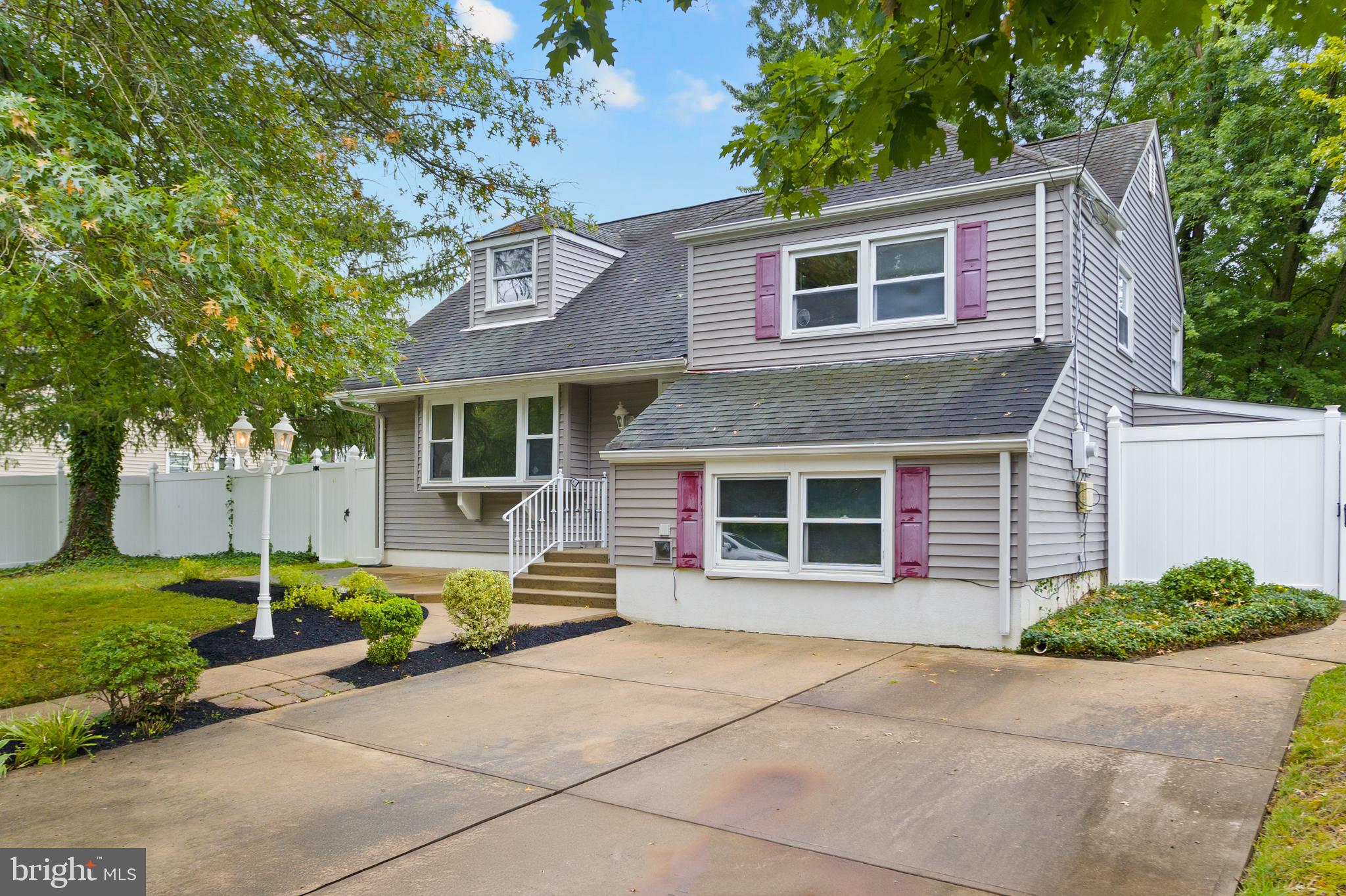 9 SHAWNEE DRIVE