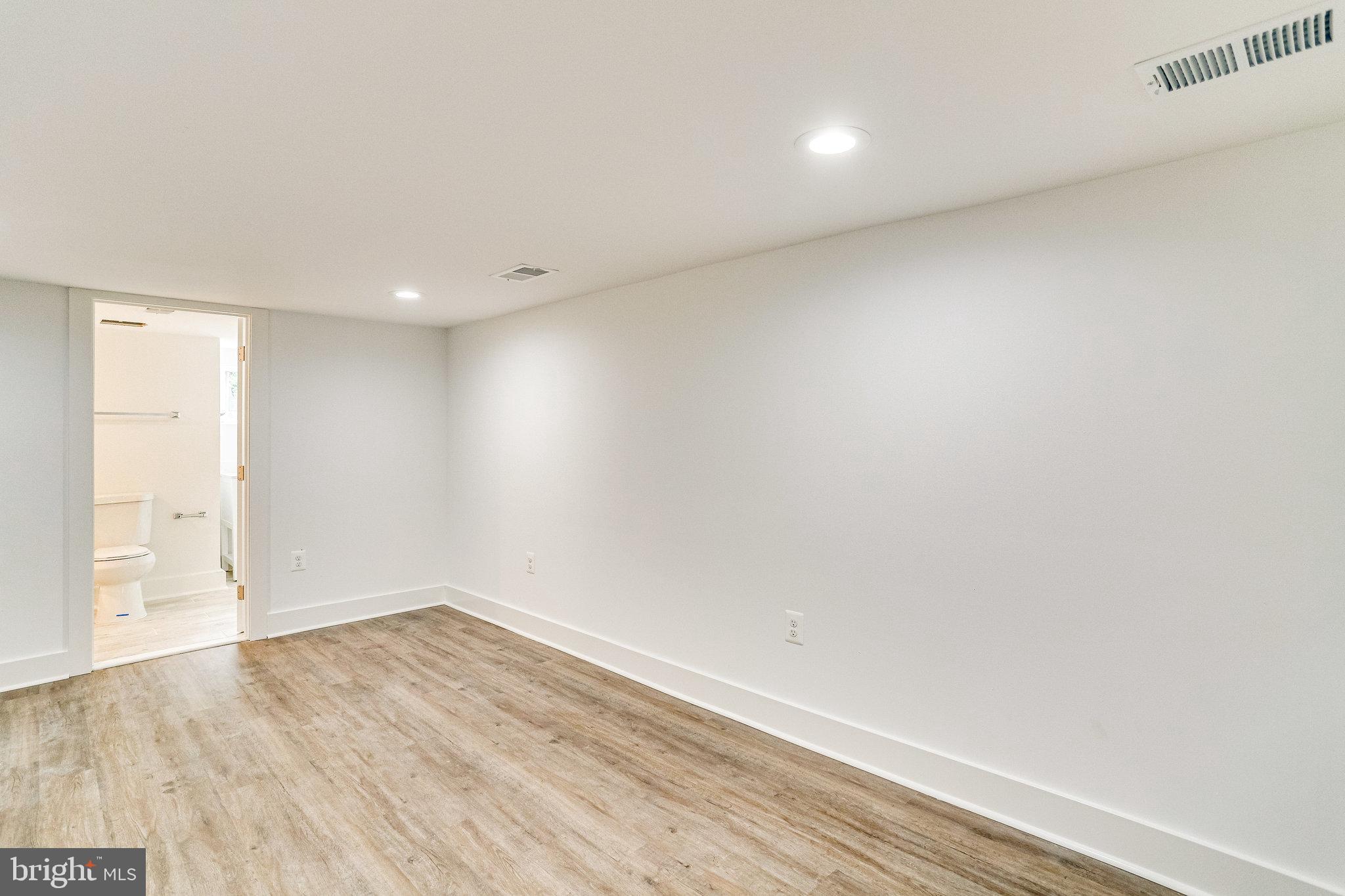 RIVERDALE PARK - Residential