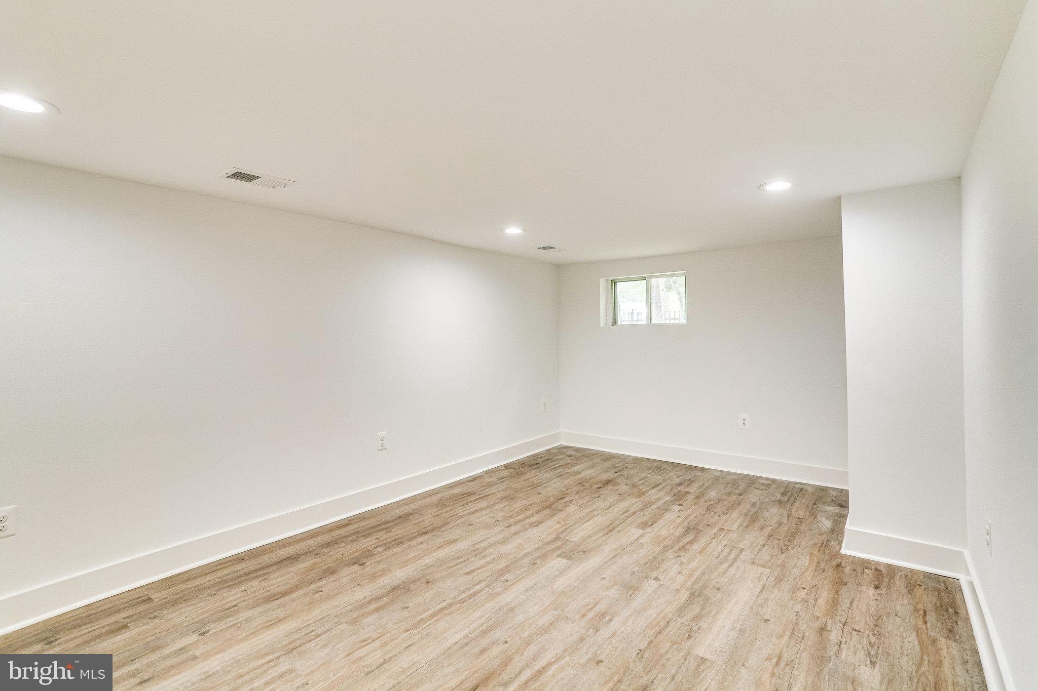 RIVERDALE PARK - Residential