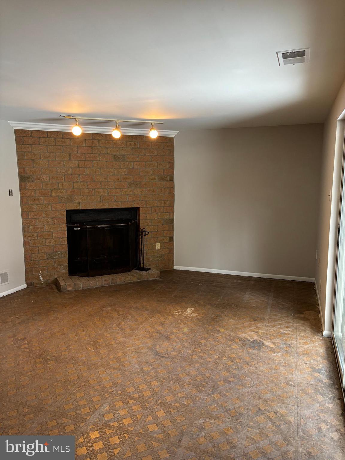 HICKORY HOLLOW - Residential