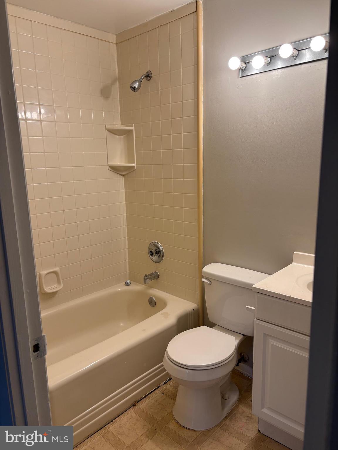 HICKORY HOLLOW - Residential