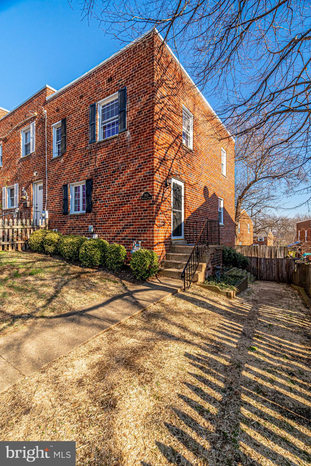 WARWICK VILLAGE - Residential