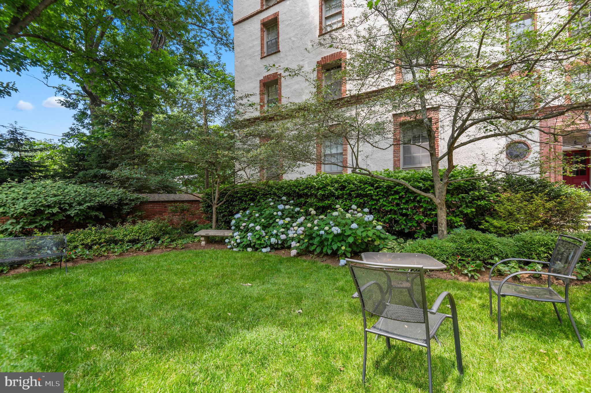 ROLAND PARK - Residential Lease