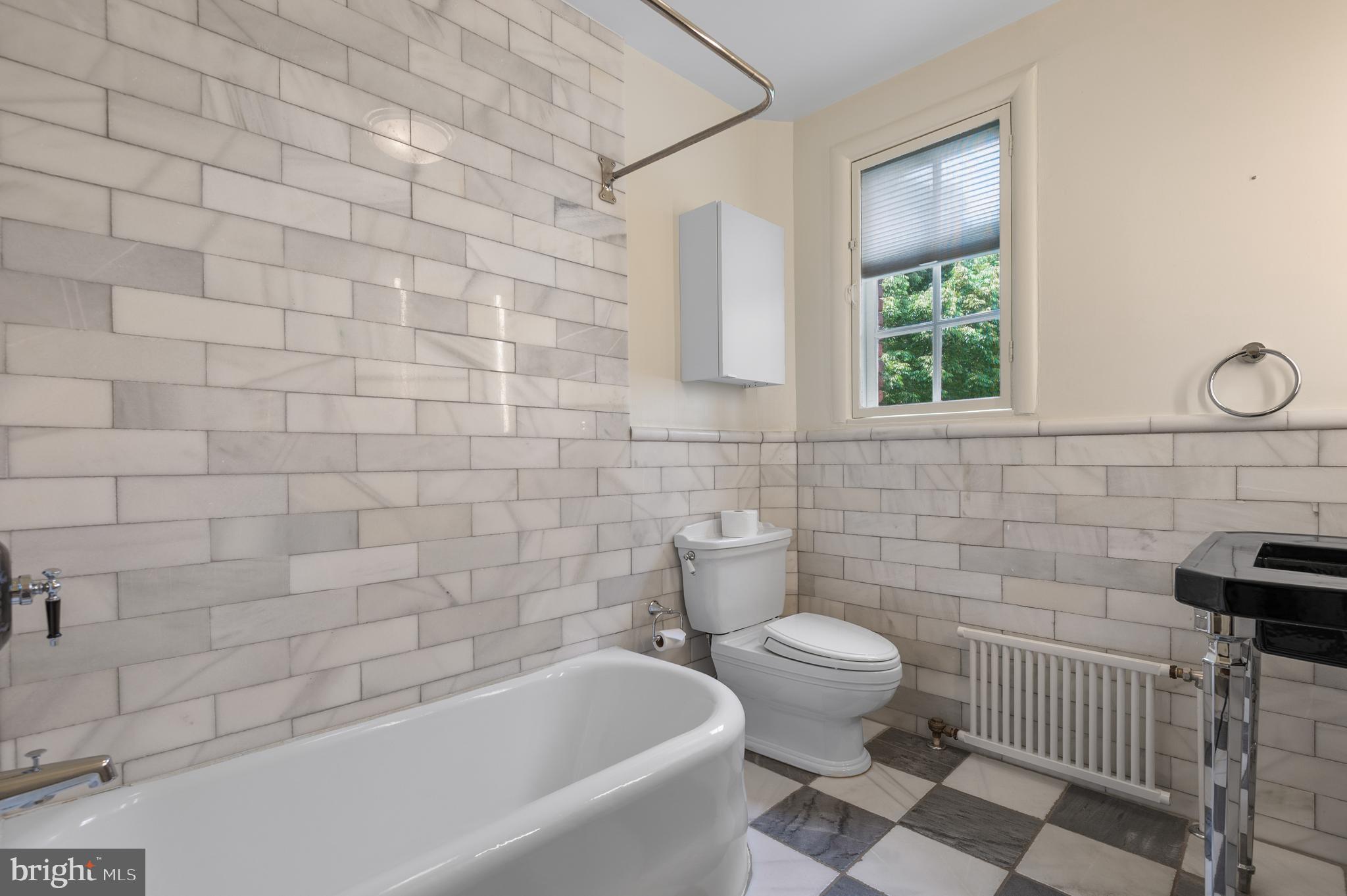 ROLAND PARK - Residential Lease