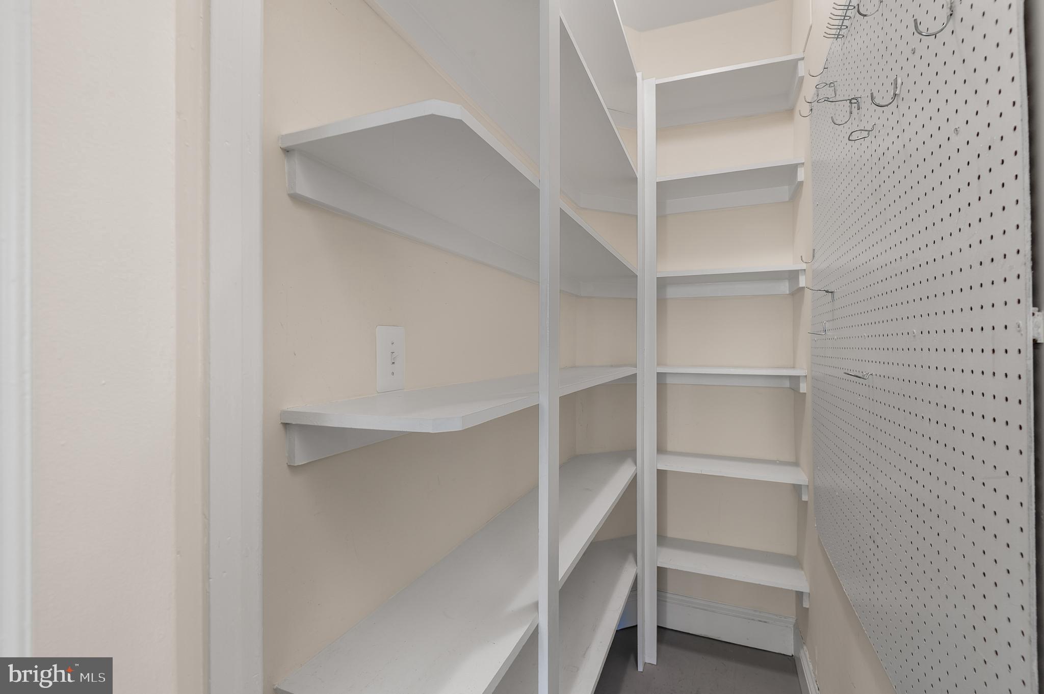 ROLAND PARK - Residential Lease