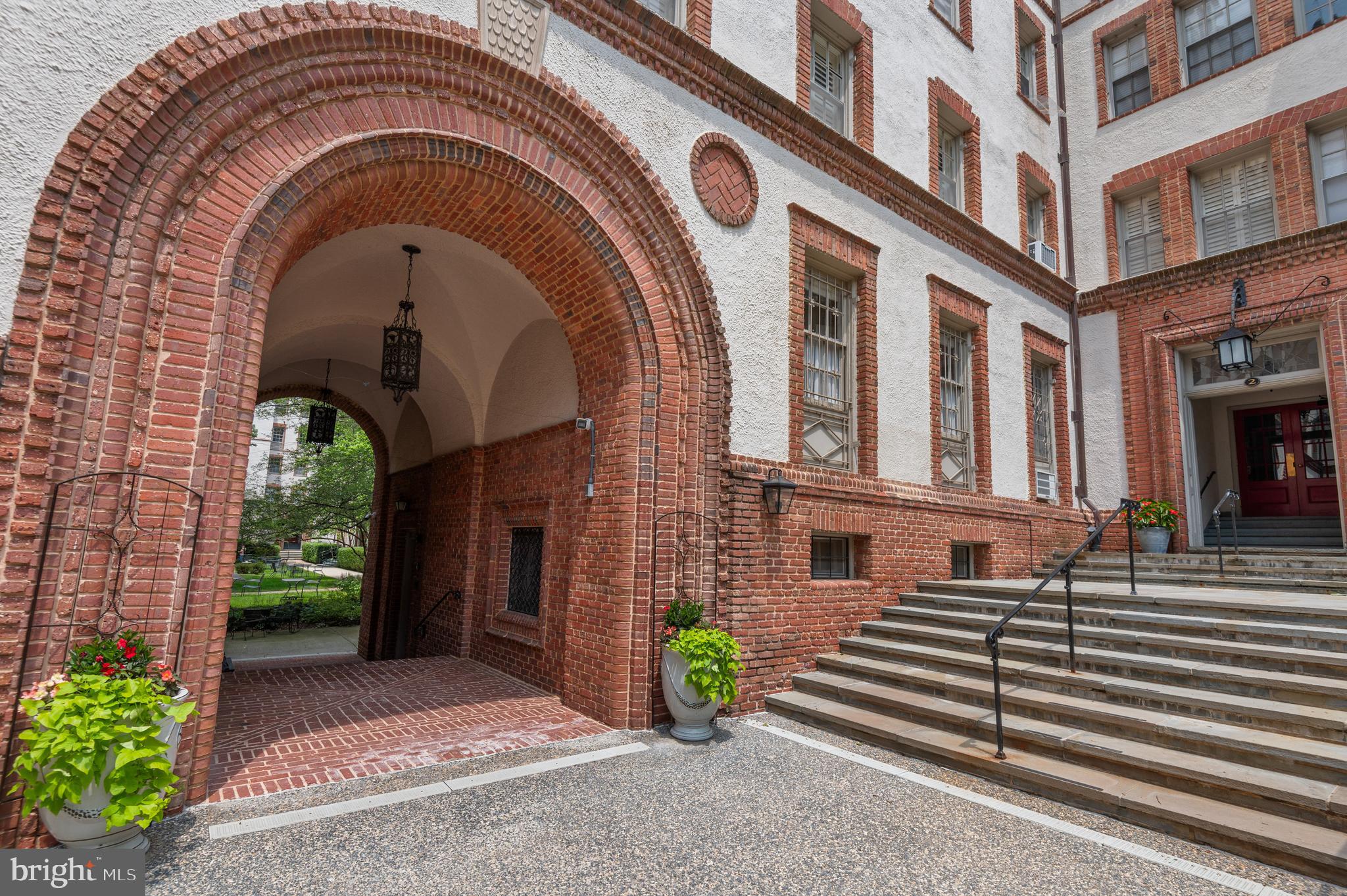 ROLAND PARK - Residential Lease