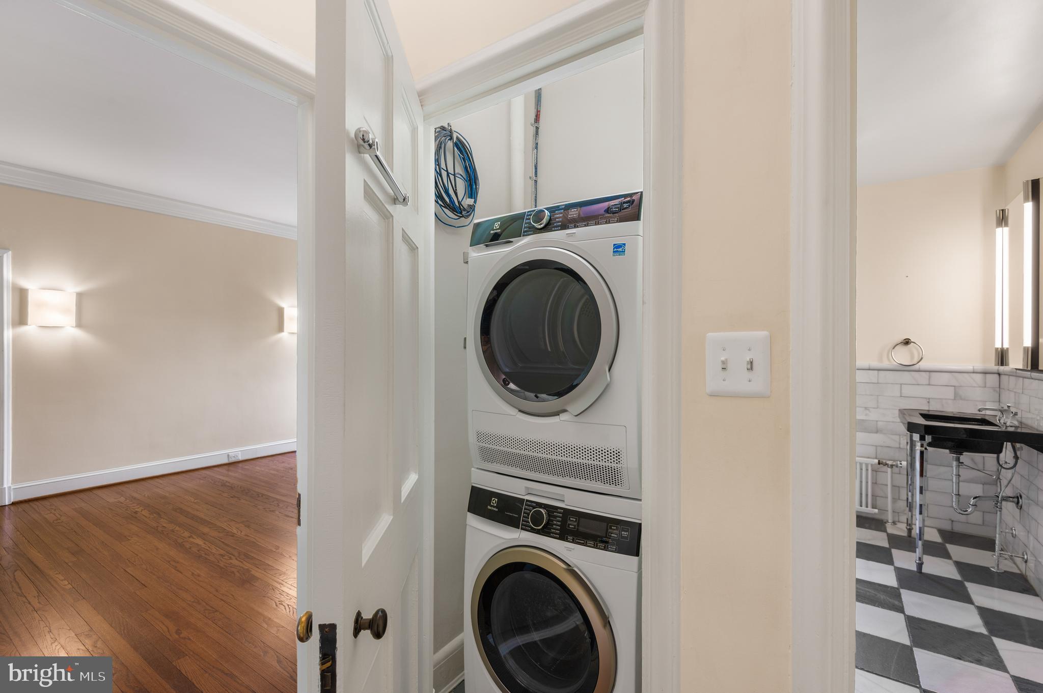 ROLAND PARK - Residential Lease