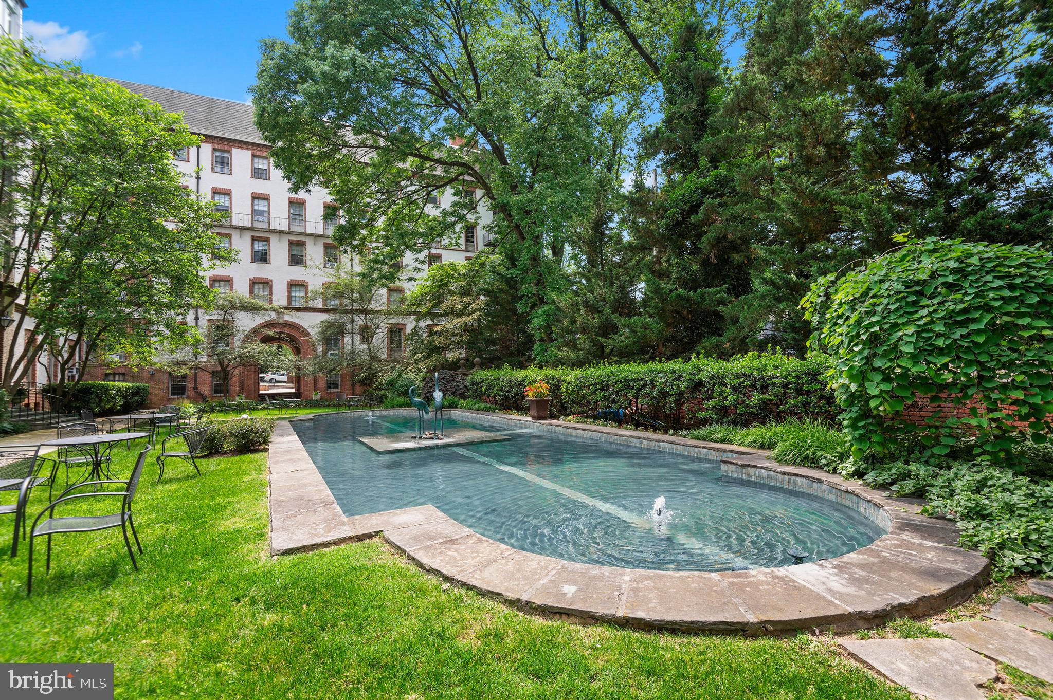 ROLAND PARK - Residential Lease