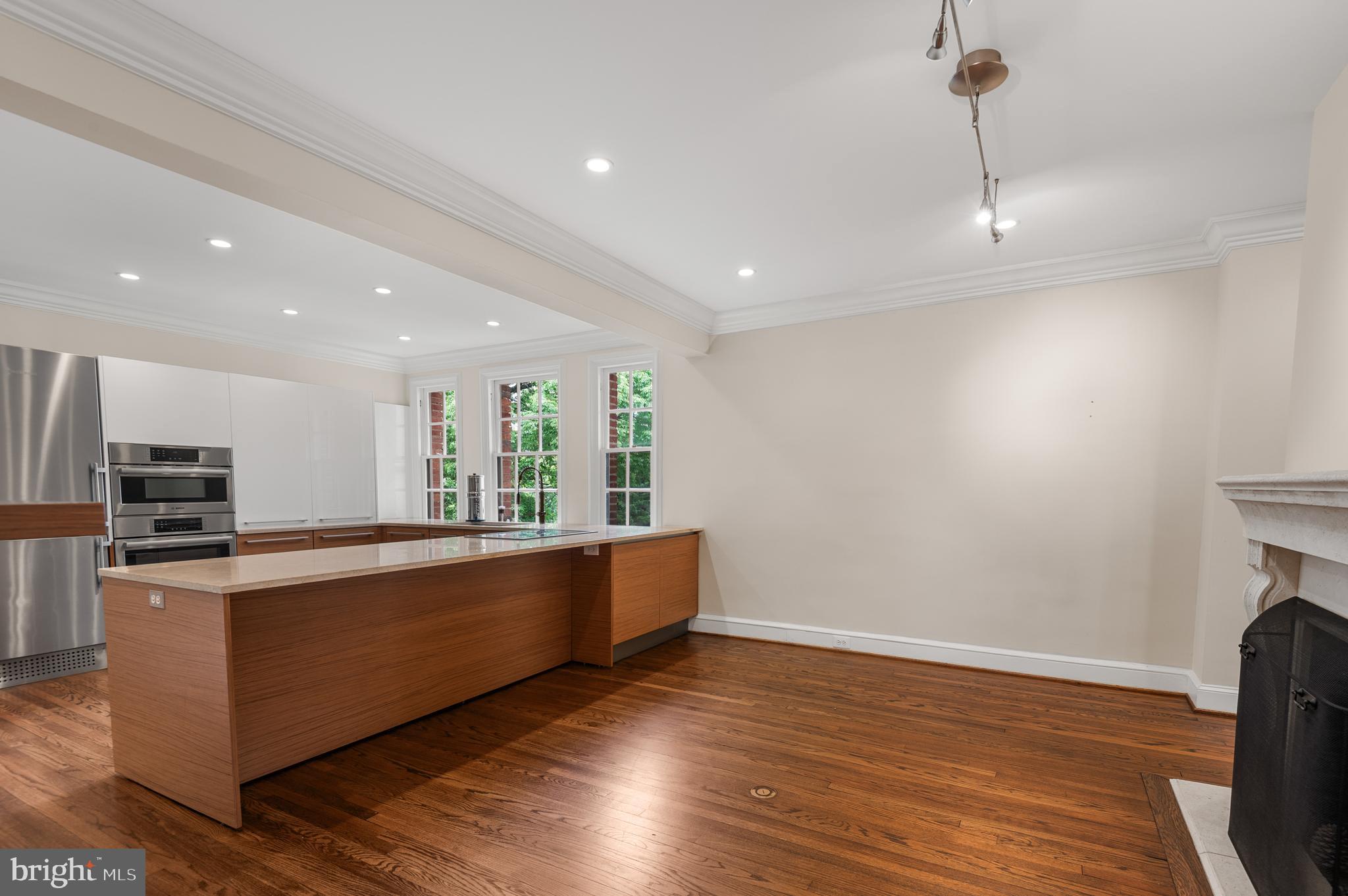 ROLAND PARK - Residential Lease