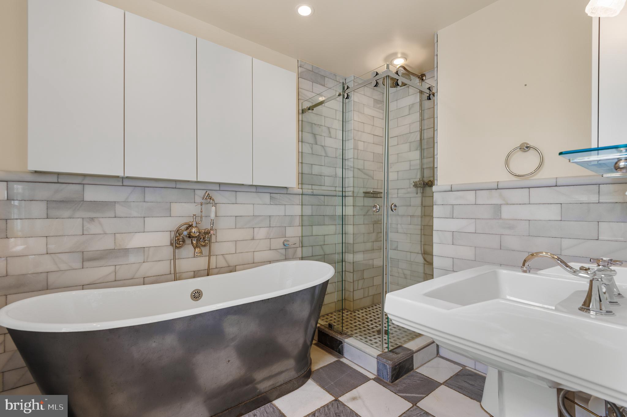 ROLAND PARK - Residential Lease