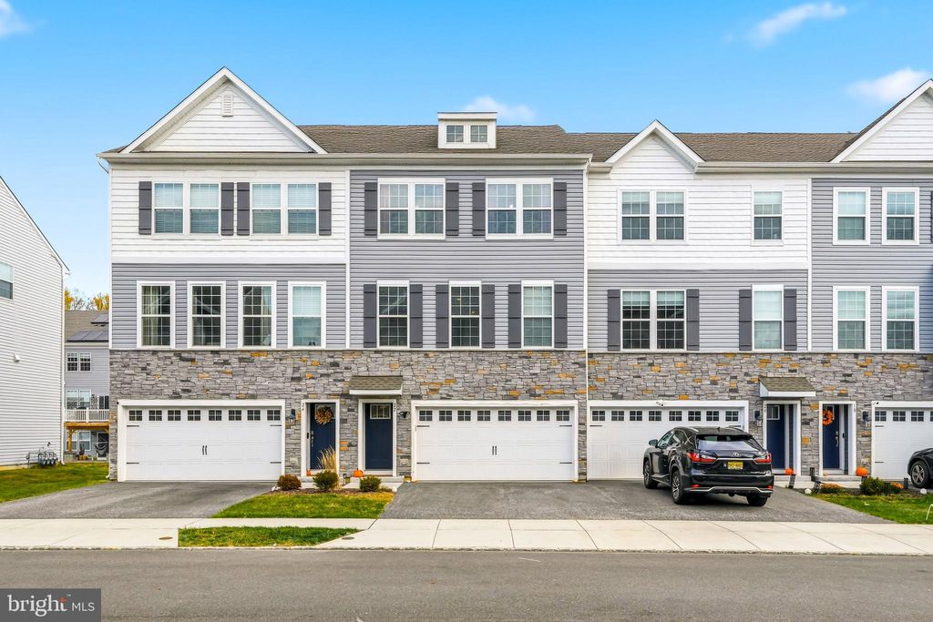 Photo of 22 Cardinal Way, MOUNT LAUREL, NJ 08054 (MLS # NJBL2098436)