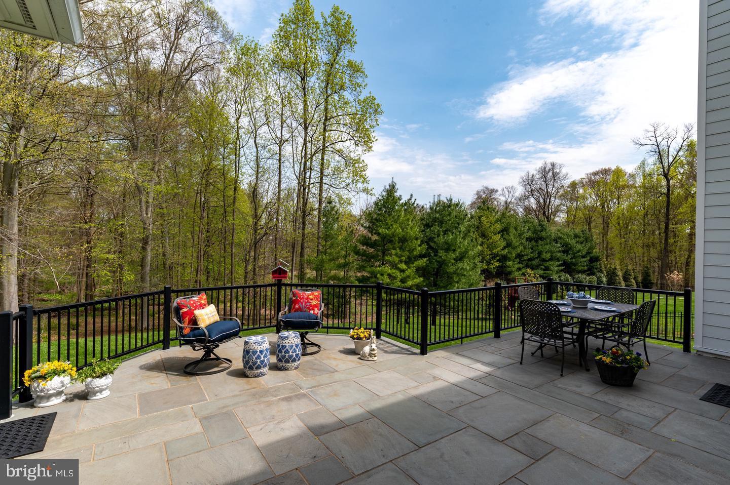 WHITE HORSE - Residential