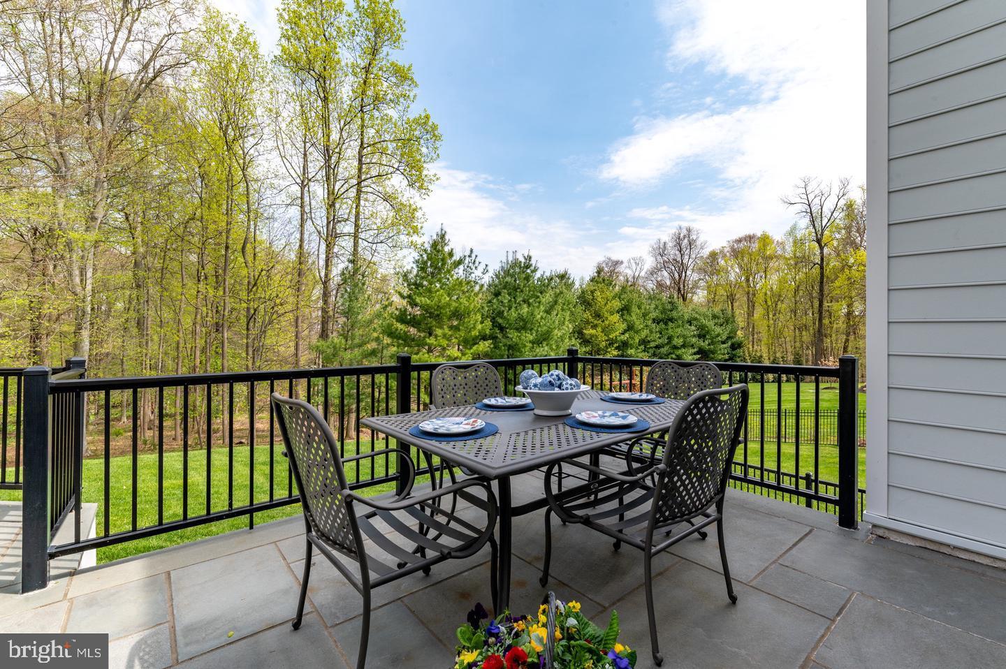 WHITE HORSE - Residential