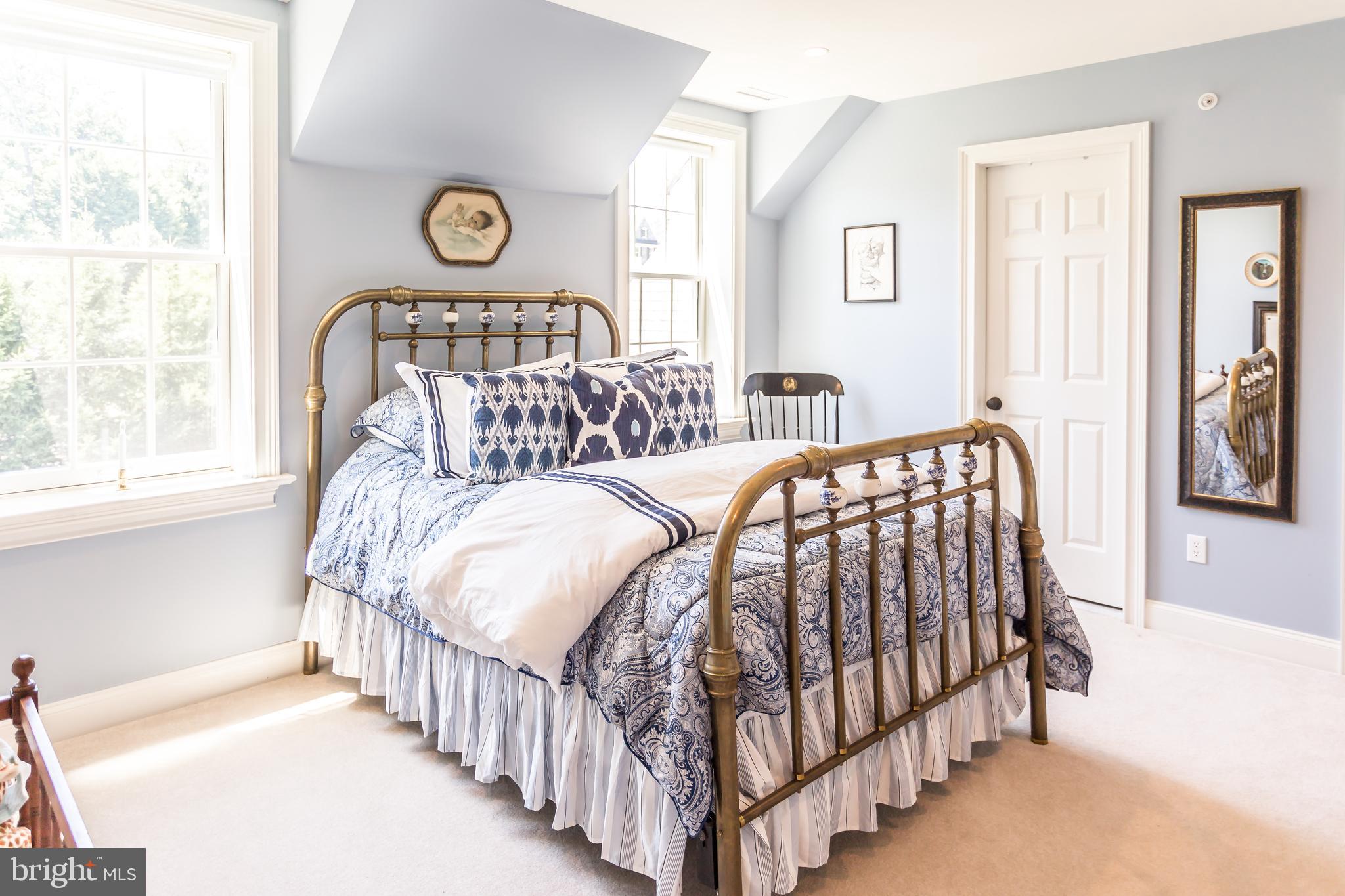 WHITE HORSE - Residential