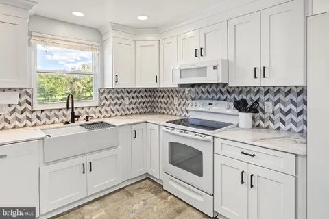 6444 Lancaster Drive, Warrenton, VA MLS: VAFQ2024214