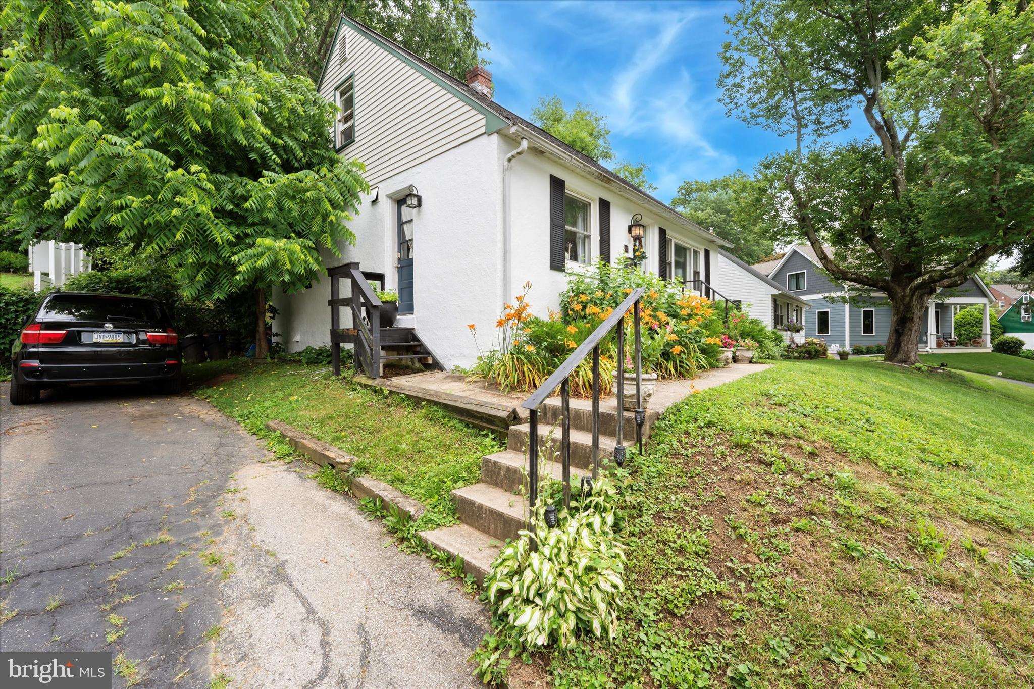 515 HILLSIDE DRIVE