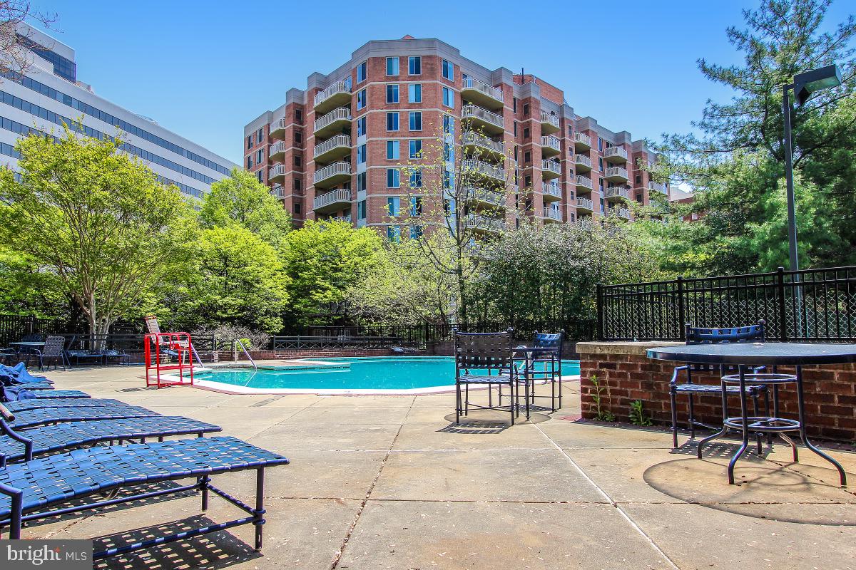 THE CHASE AT BETHESDA - Residential