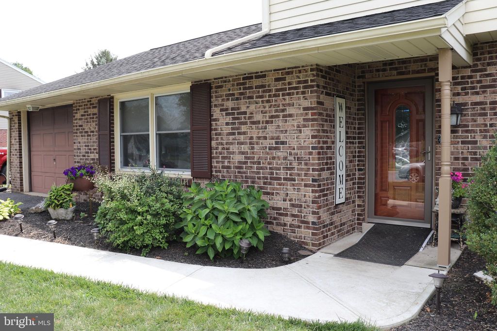 Photo of 412 NOTTINGHAM AVE, LANCASTER, PA 17601 (MLS # PALA2038810)