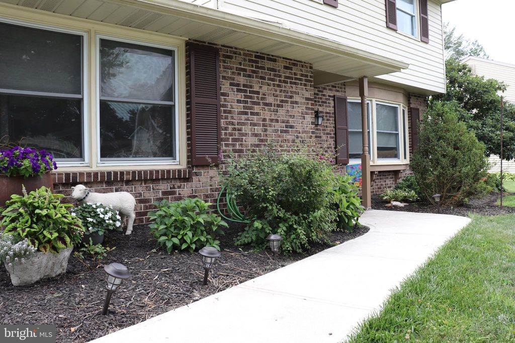 Photo of 412 NOTTINGHAM AVE, LANCASTER, PA 17601 (MLS # PALA2038810)