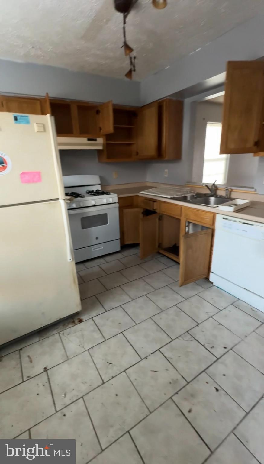 HILL OAKS CONDO - Residential