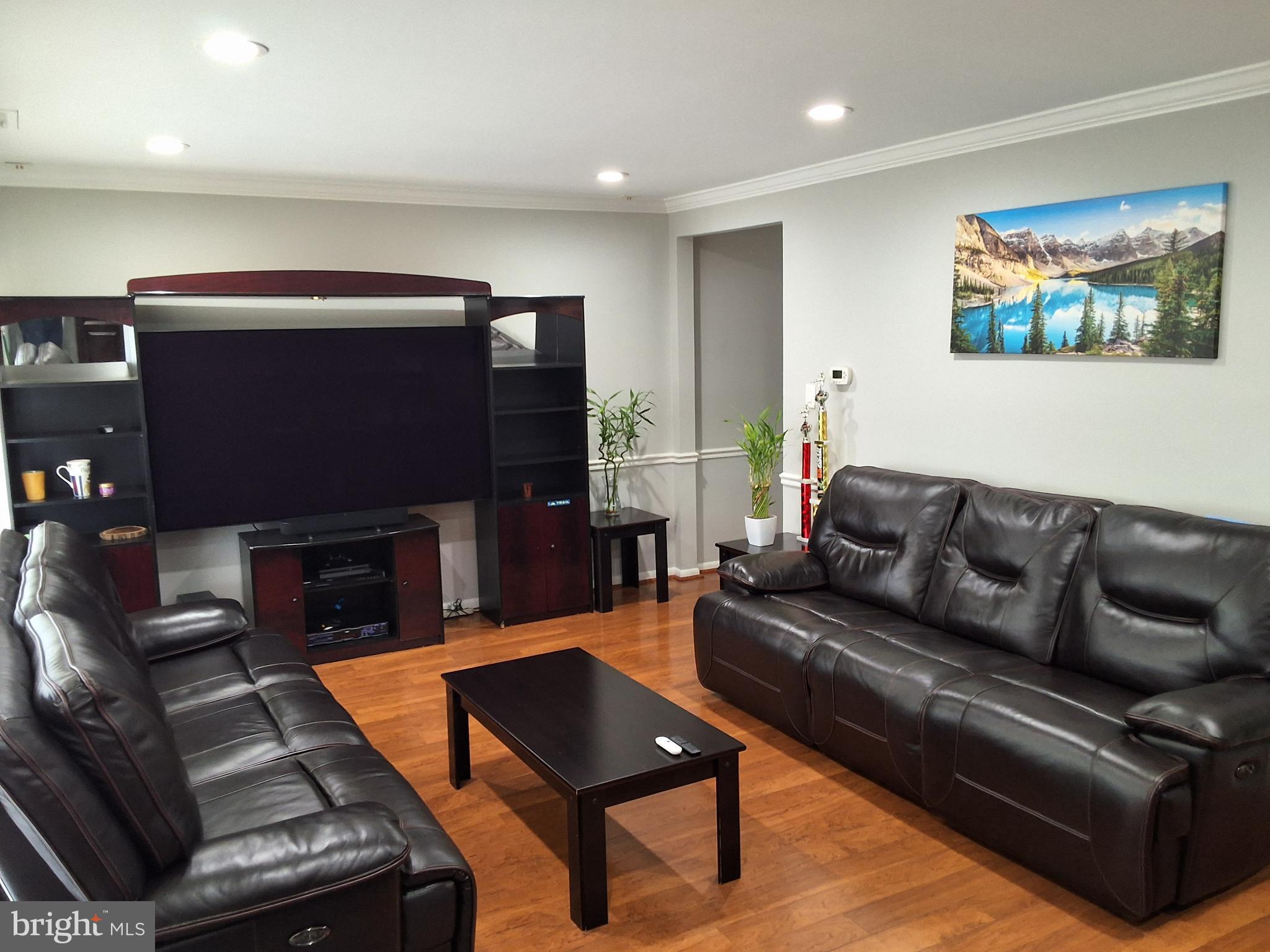 4406 FOREST GLEN COURT