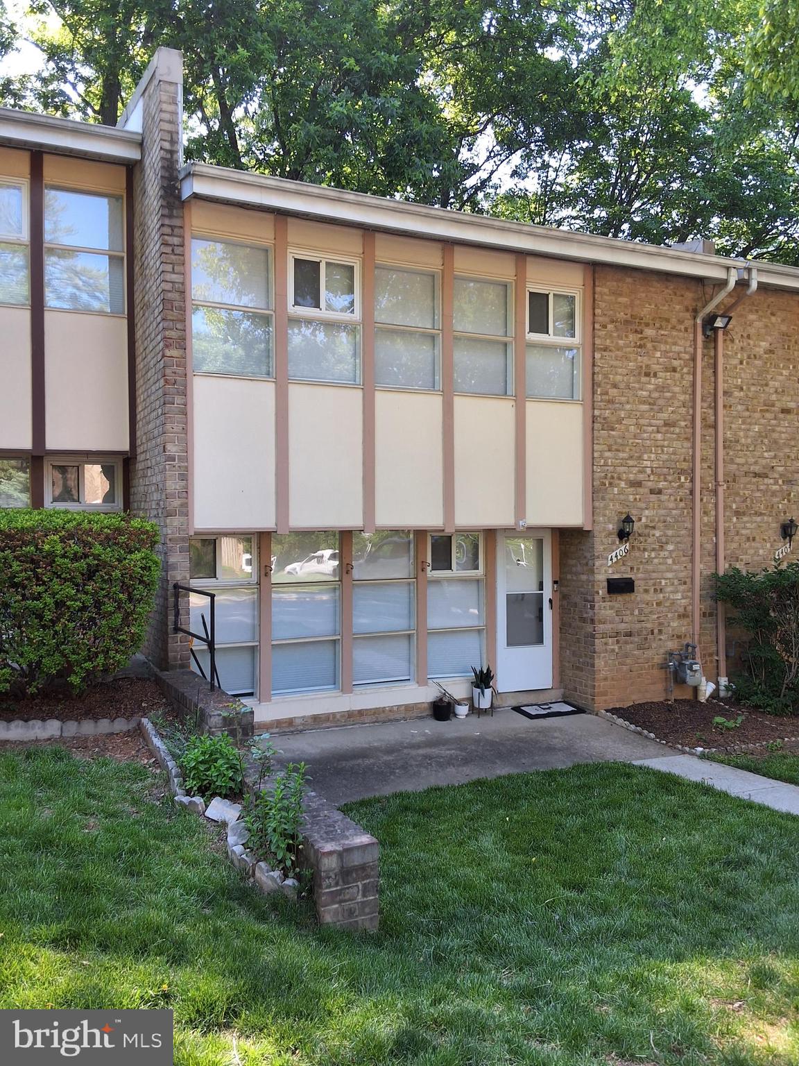 4406 FOREST GLEN COURT