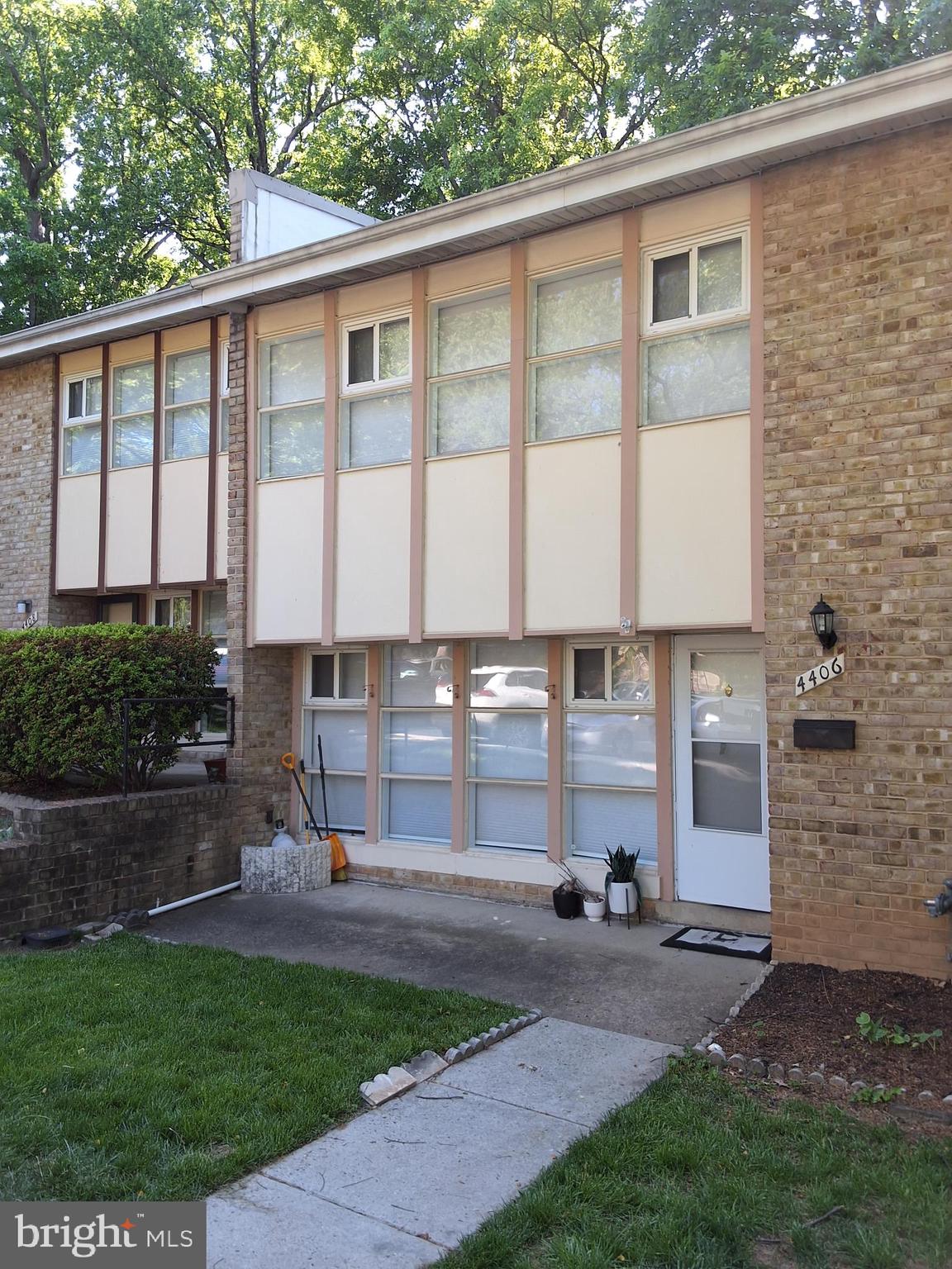 4406 FOREST GLEN COURT