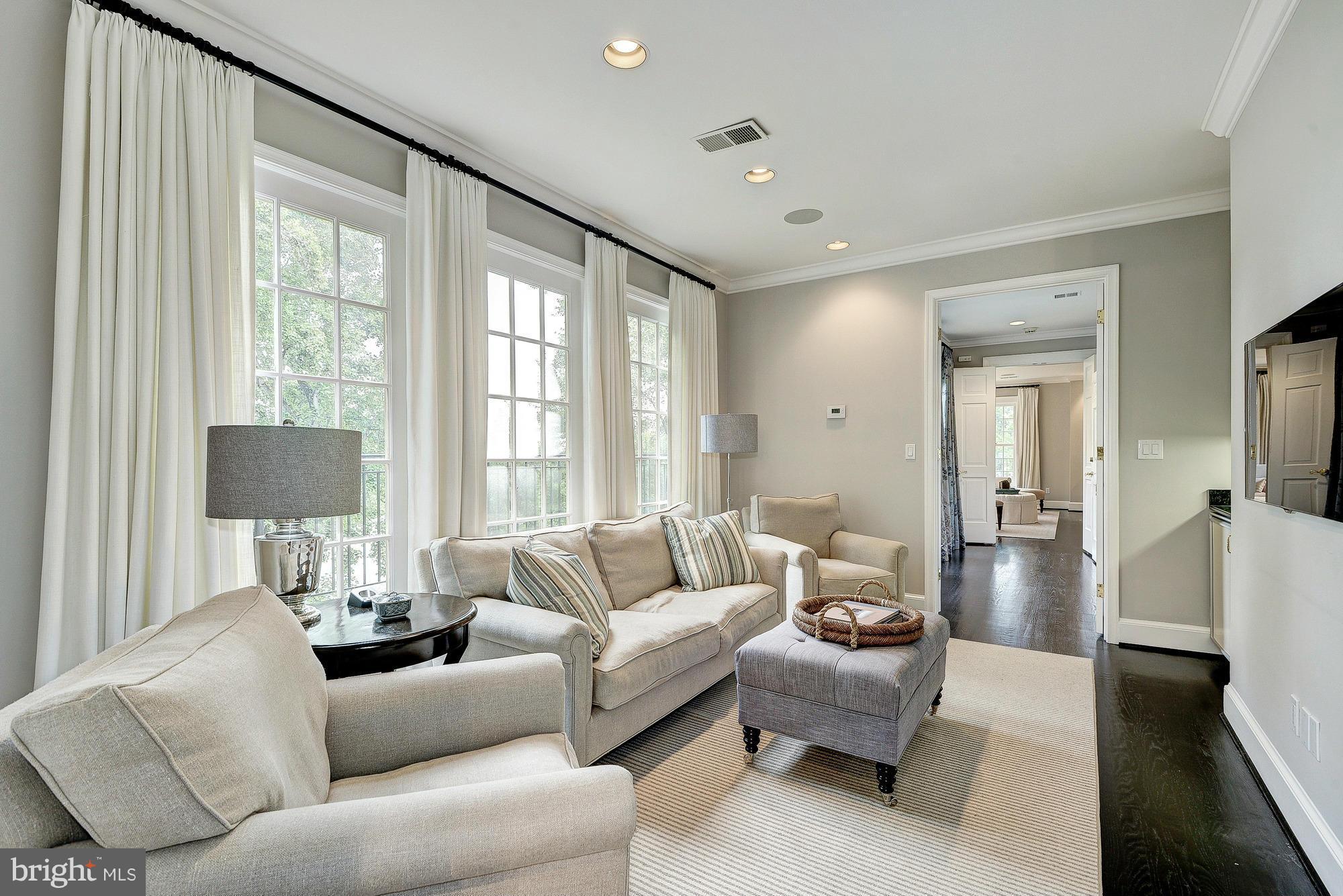 CHAIN BRIDGE - Residential