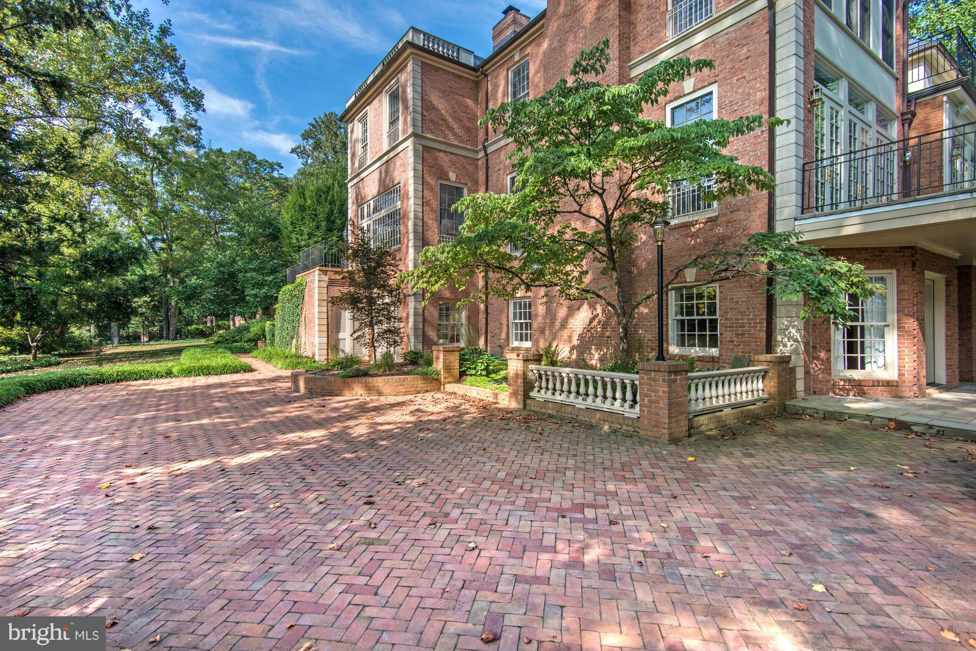 CHAIN BRIDGE - Residential