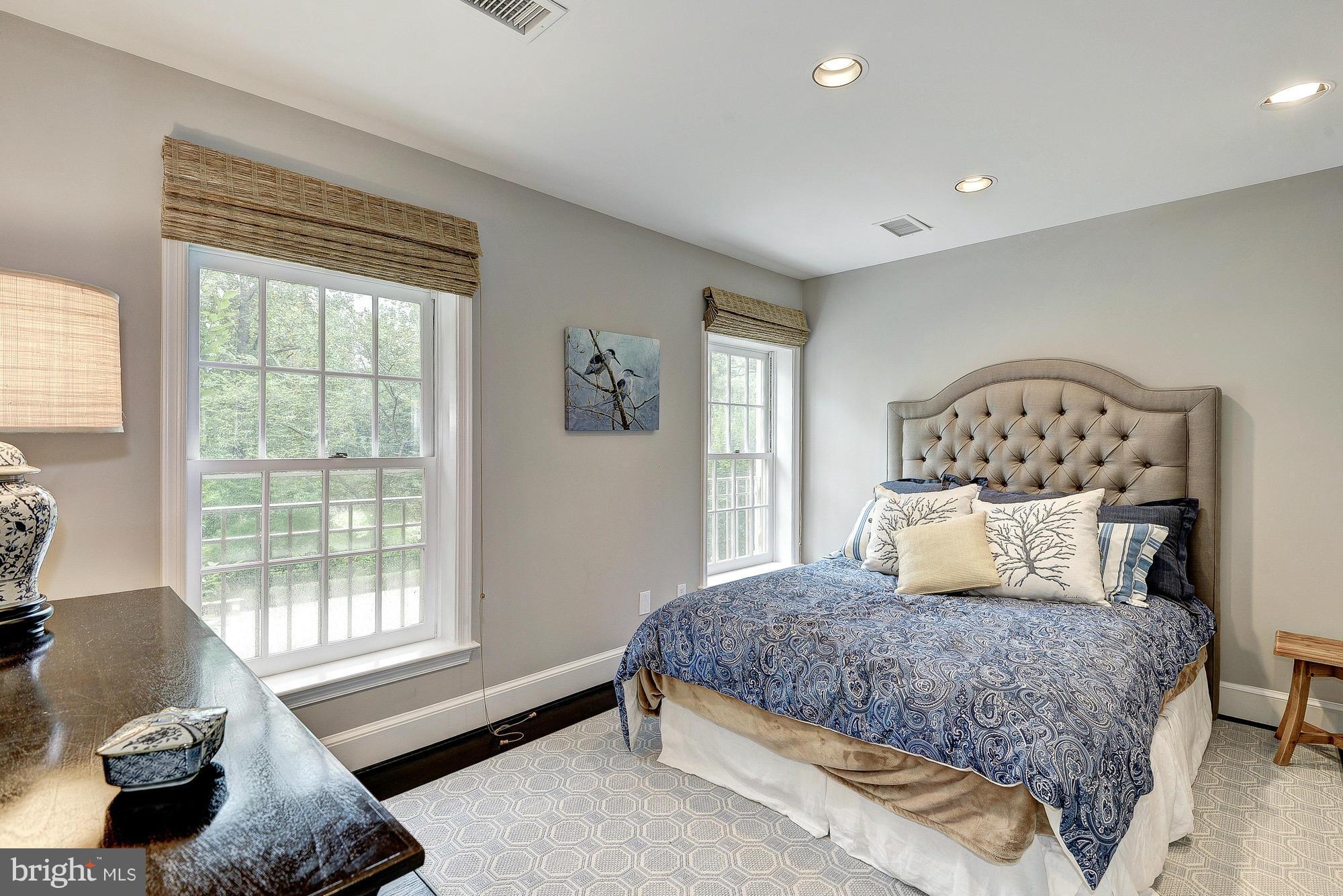 CHAIN BRIDGE - Residential