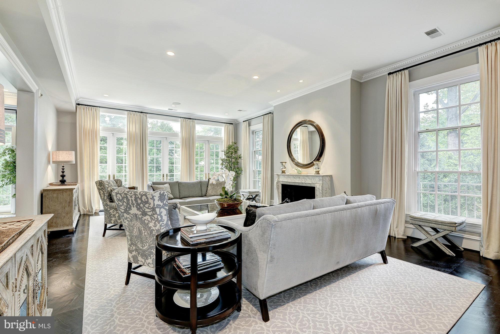 CHAIN BRIDGE - Residential