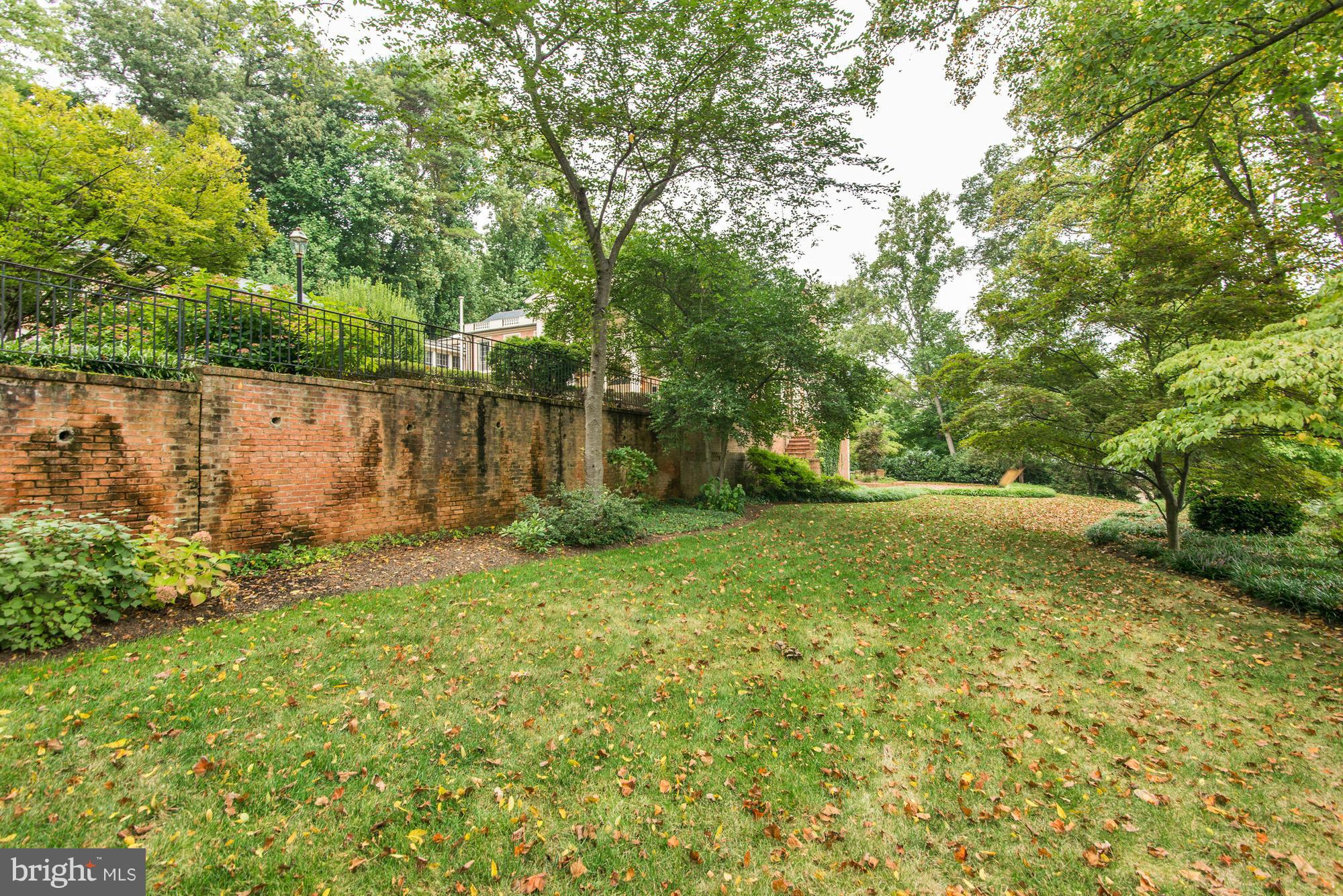 CHAIN BRIDGE - Residential