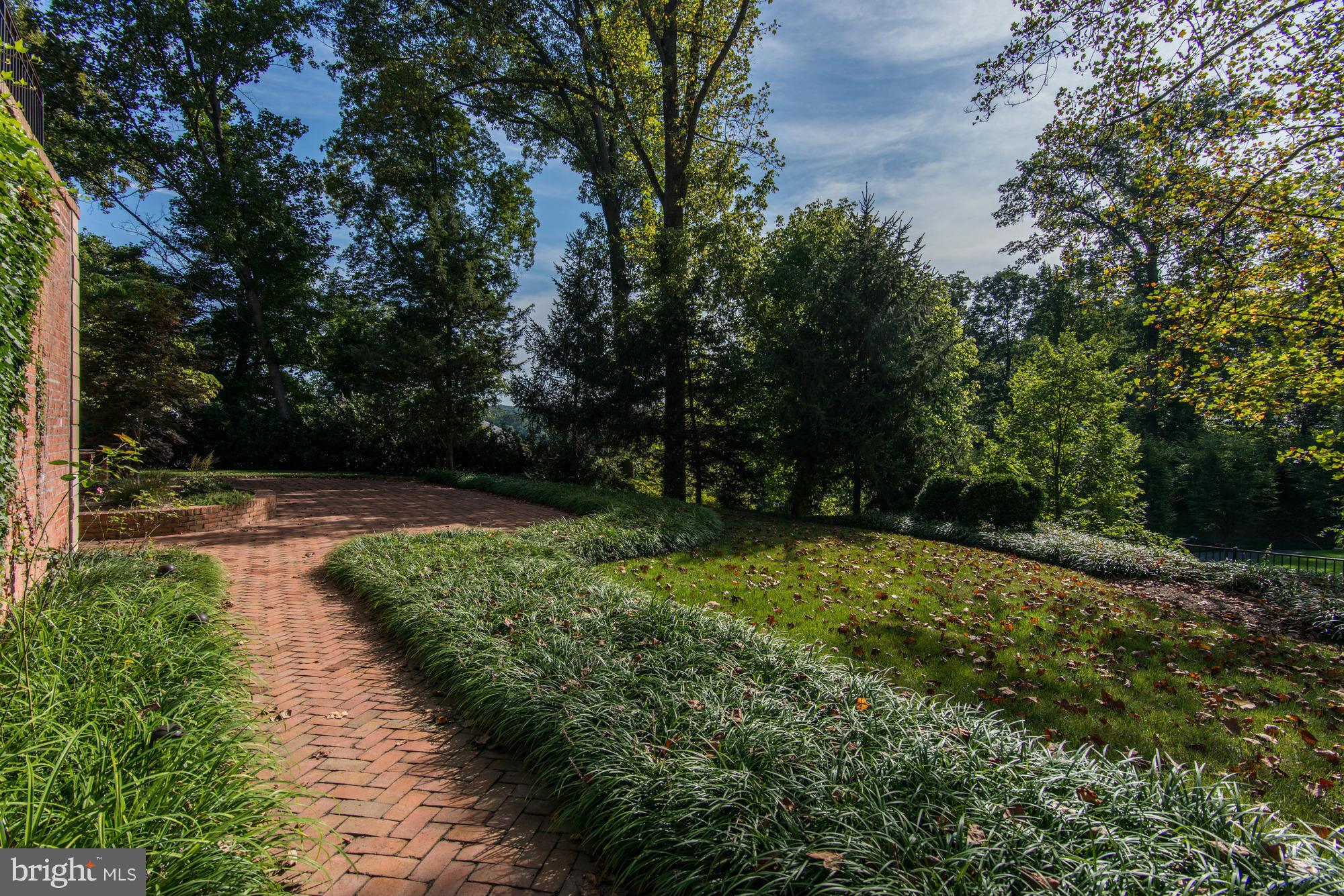 CHAIN BRIDGE - Residential