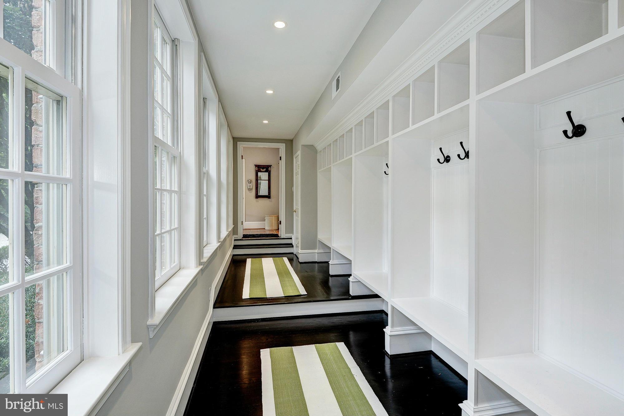 CHAIN BRIDGE - Residential