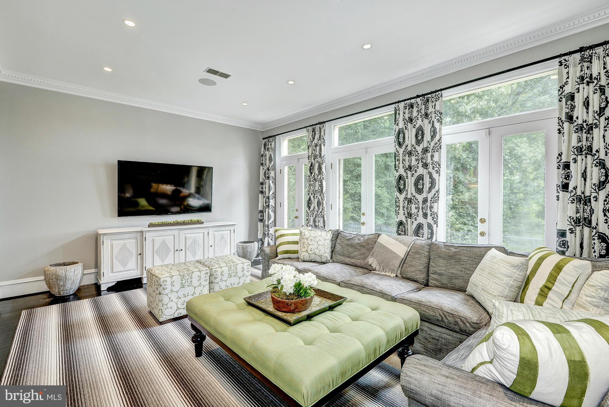 CHAIN BRIDGE - Residential