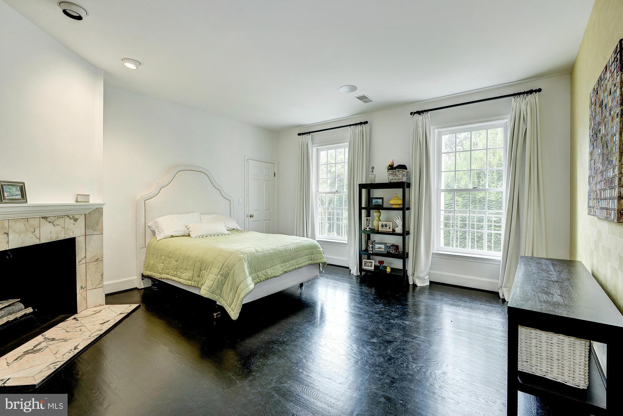 CHAIN BRIDGE - Residential