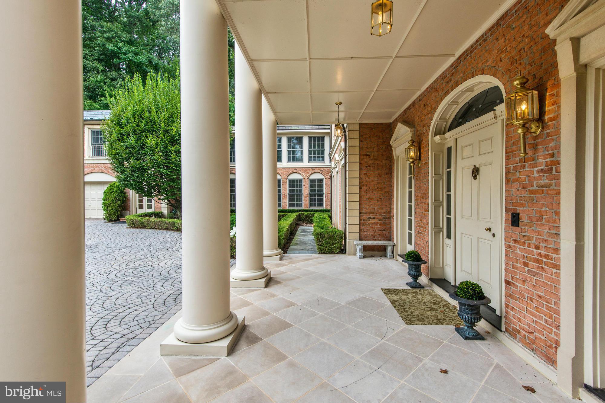 CHAIN BRIDGE - Residential