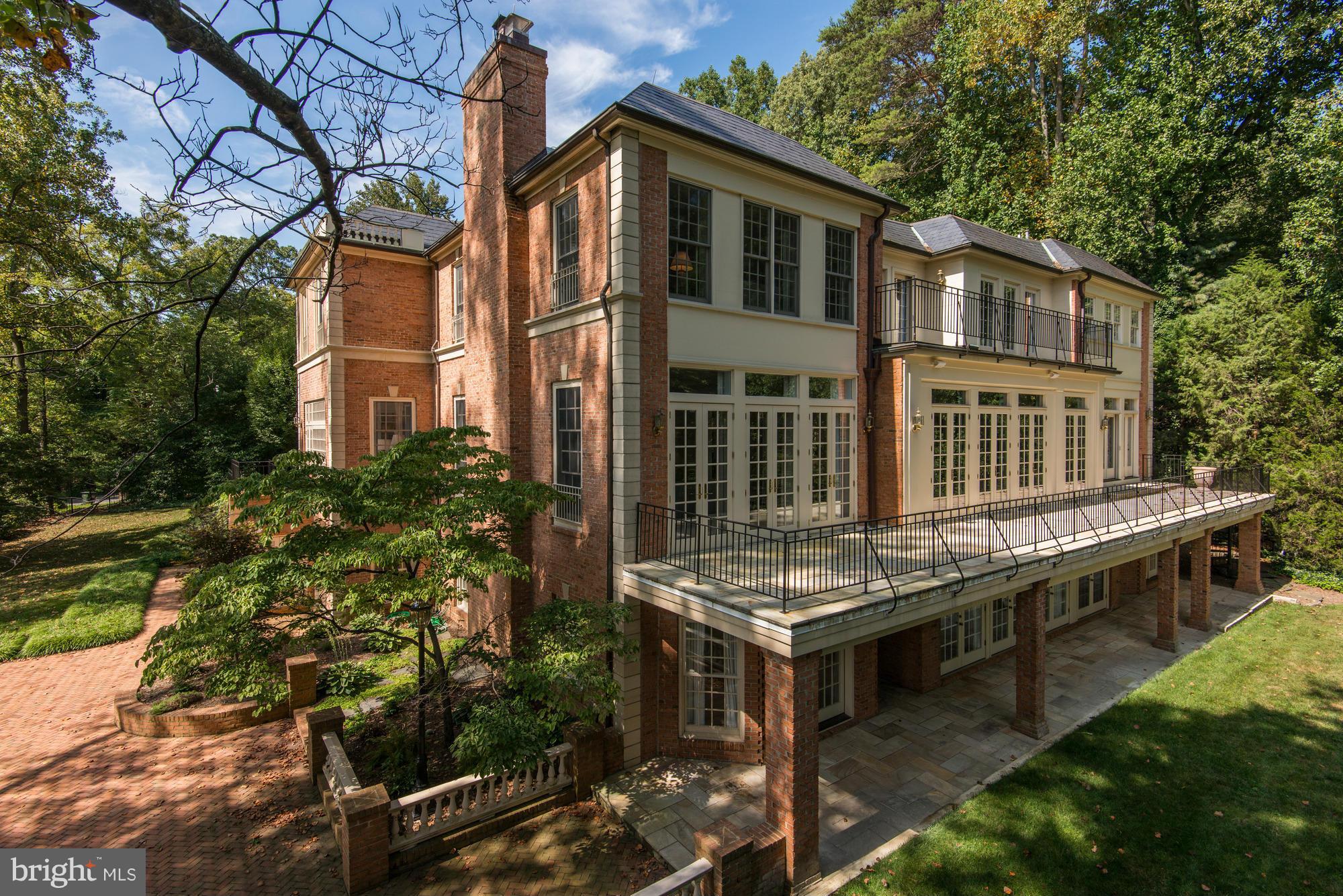 CHAIN BRIDGE - Residential