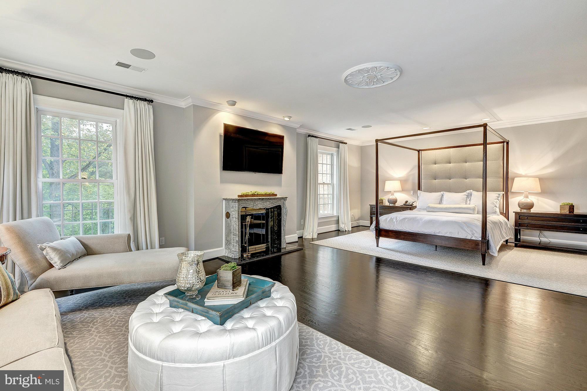 CHAIN BRIDGE - Residential